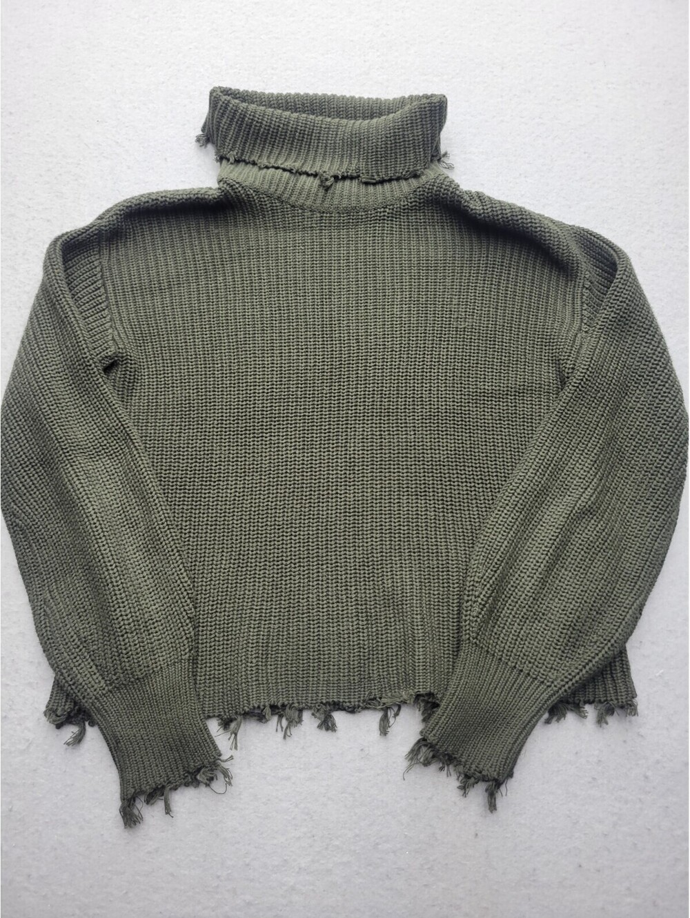 525 Women's Sweater Size XS Green Cropped Cotton Turtleneck Fringe Ribbed Cuff
